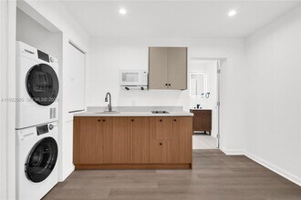 Building Photo - 4701 SW 104th Ct