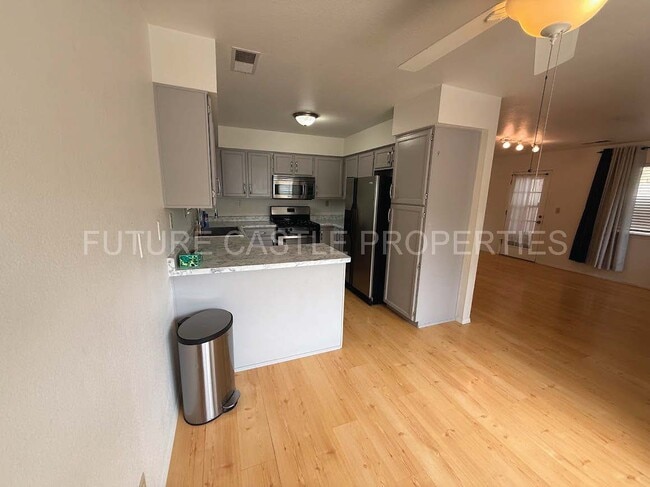 Building Photo - 10212 Casador Del Oso NE