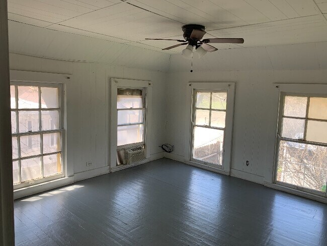 Building Photo - 618 N 16th St