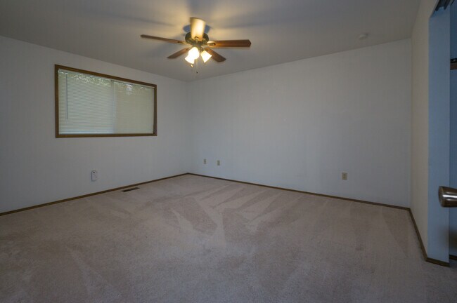 Building Photo - 16708 SE 40th Pl