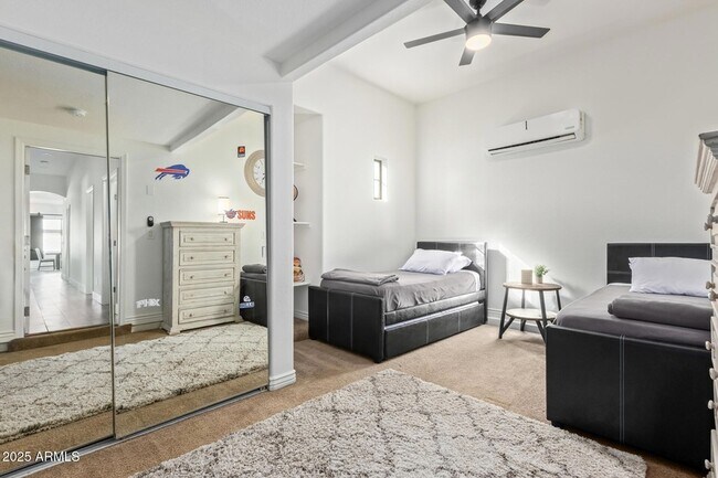 Building Photo - 8414 W Northview Ave