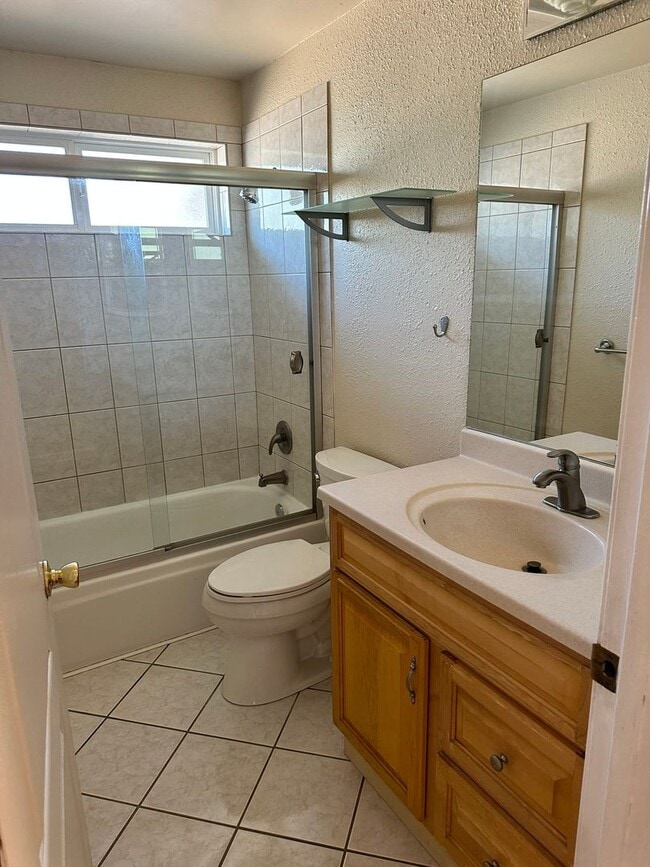 Building Photo - 4Bd/2Ba Bellevue Home