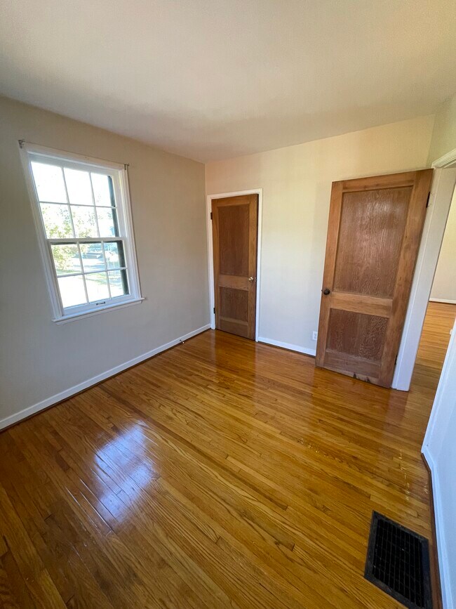 Building Photo - 2563 Medary Ave