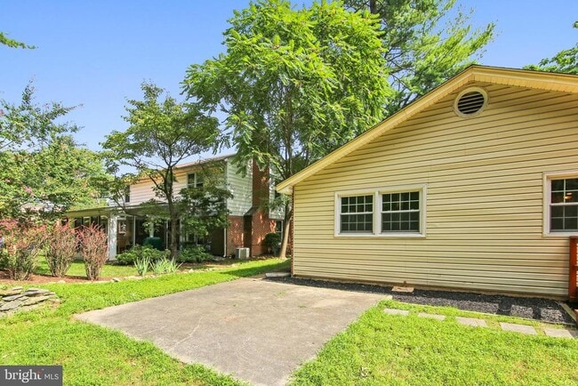 Building Photo - 11834 Goya Dr