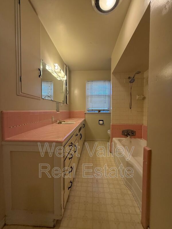 Building Photo - 155 North St