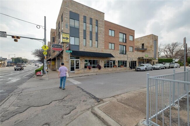 Building Photo - 3016 Guadalupe St