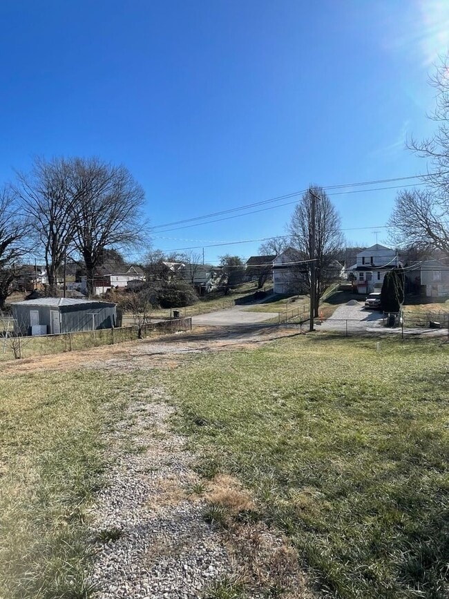 Building Photo - Fully Renovated Three Bedroom Home in Huntington