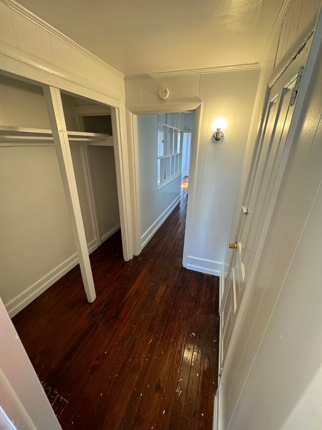 Building Photo - Coming soon! Cozy 2 bedroom house with par...