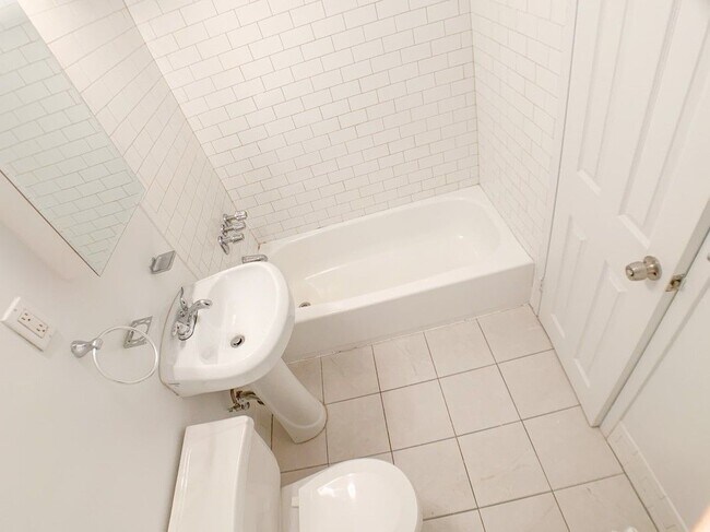 Building Photo - 953 Amsterdam Ave