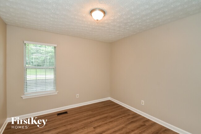 Building Photo - 176 Shadow Wood Dr