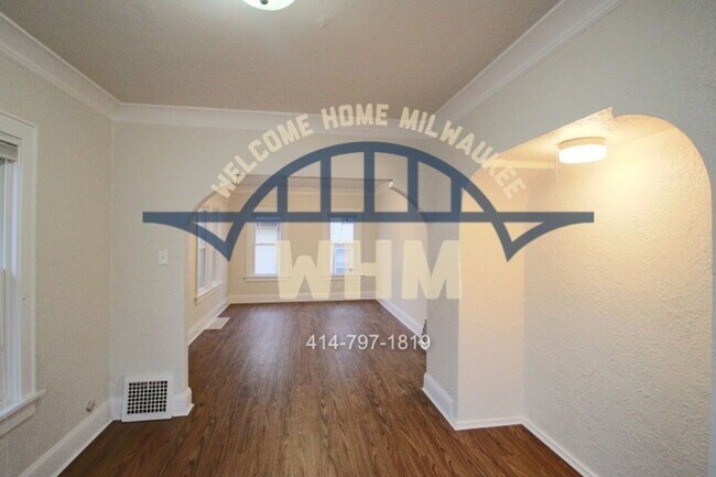 Building Photo - 221 W Ring St