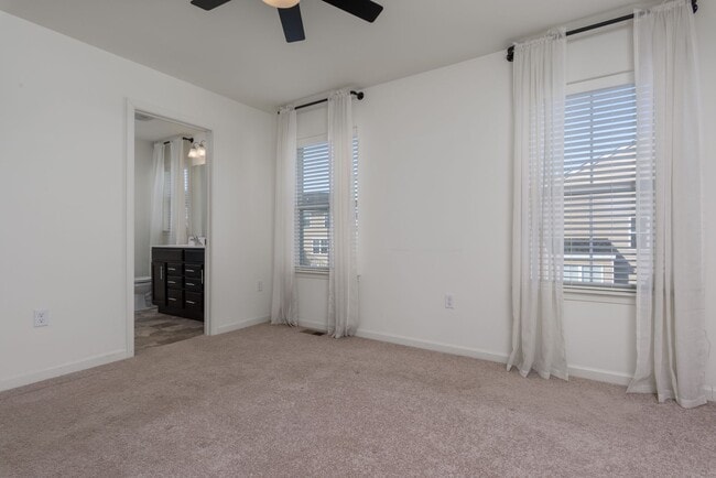 Building Photo - Beautiful 3bed, 2.5 bath in Harrisburg - Move in ready!