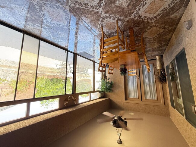 Building Photo - 1928 W Spur Dr