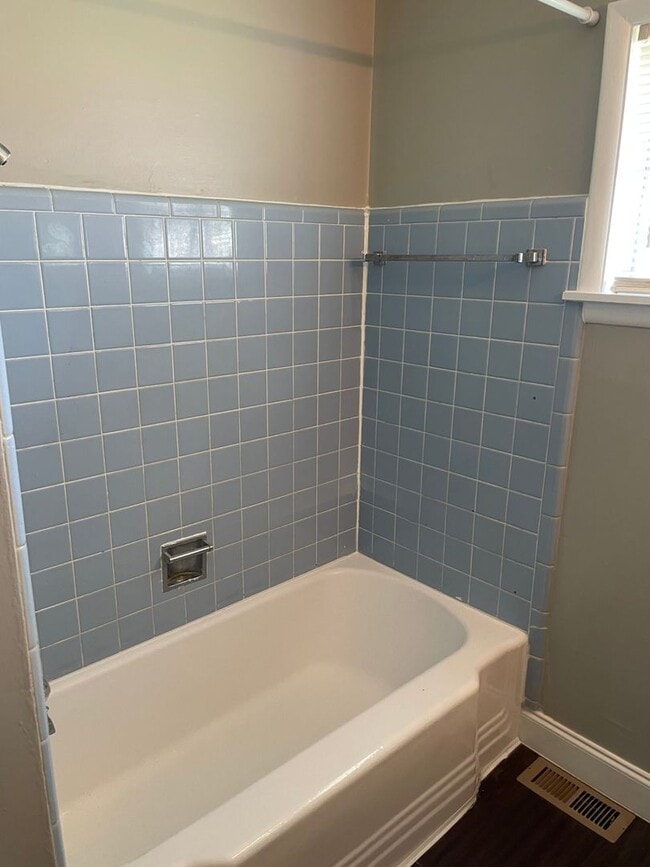 Building Photo - Beautiful 3 bedroom / 2 bath