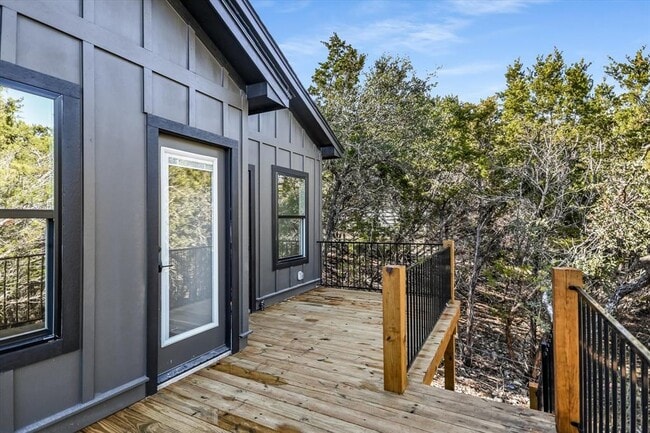 Building Photo - 122 Shady Bluff Dr