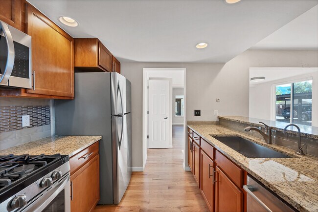 Building Photo - 2960 Shady Holw W