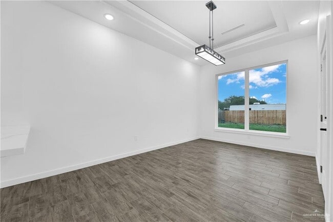 Building Photo - 1416 N Lookout Dr