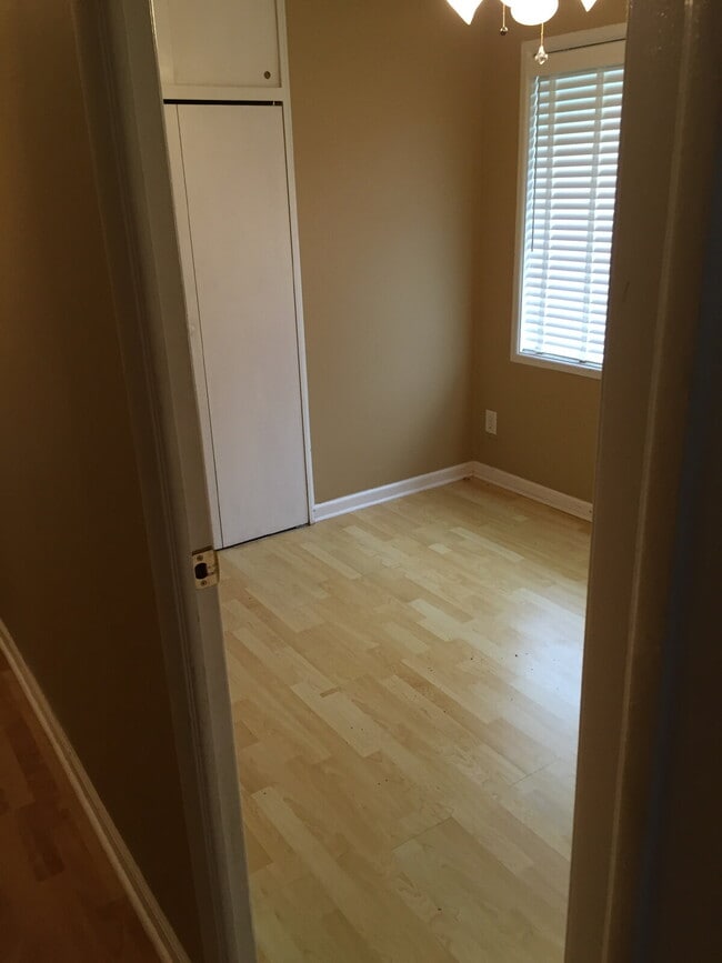 Building Photo - 112 Fraternity Dr