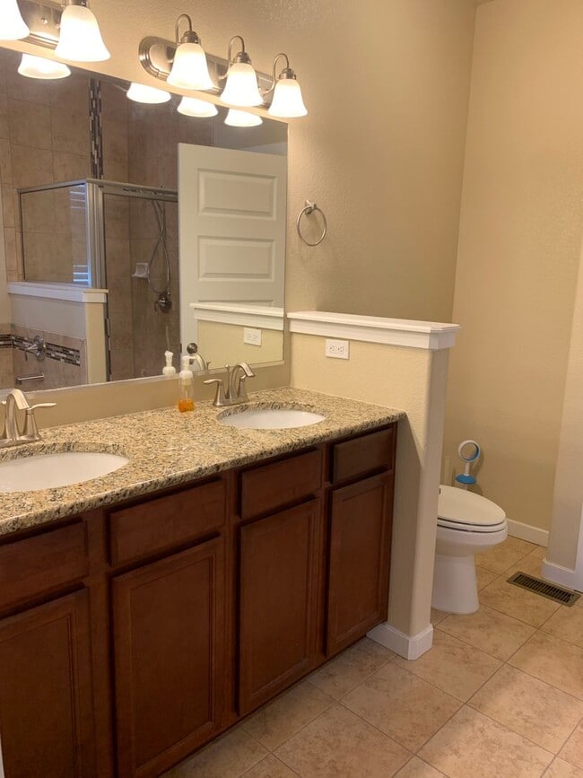 Building Photo - Ranch home with main floor master, 4 bed 3 bath Ranch home in Frederick