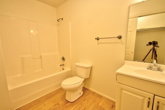 Building Photo - 124 S Burgess Rd