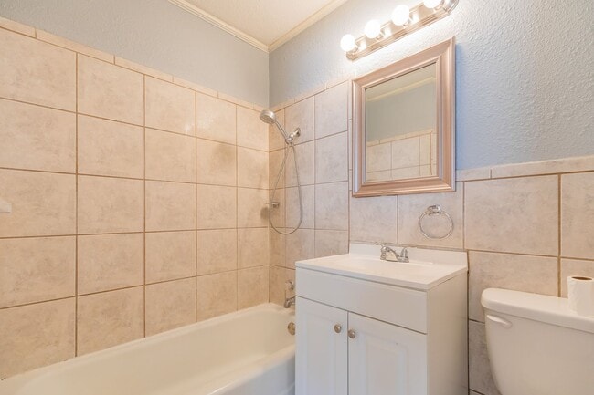 Building Photo - Well Maintained 3 Bedroom 1.5 Bath Home!