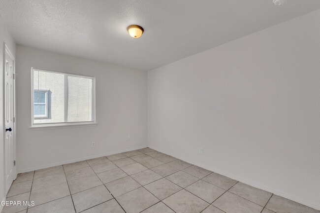 Building Photo - 9277 Leonardo Ave