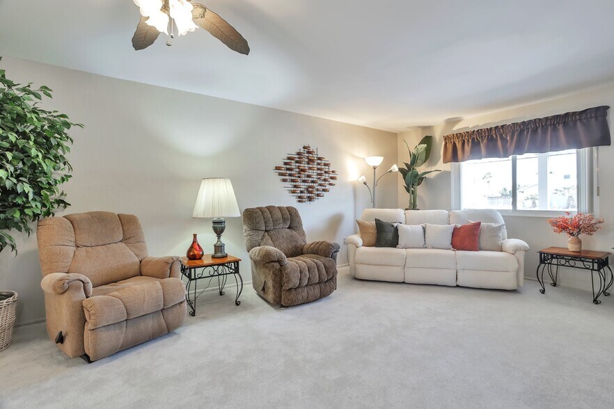Building Photo - 10113 W Pebble Beach Dr