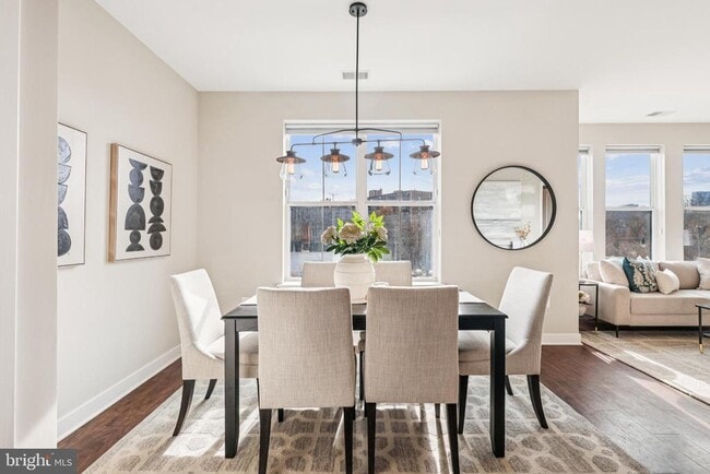 Building Photo - 989 S Buchanan St