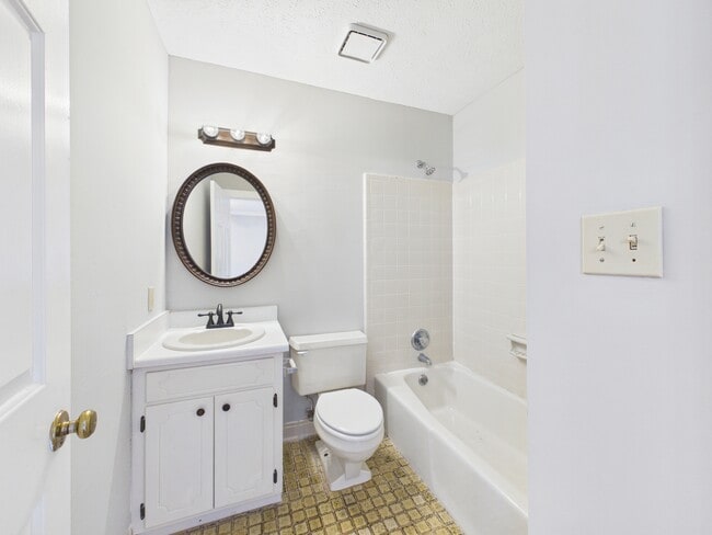 Building Photo - 1985 Briarcliff Rd