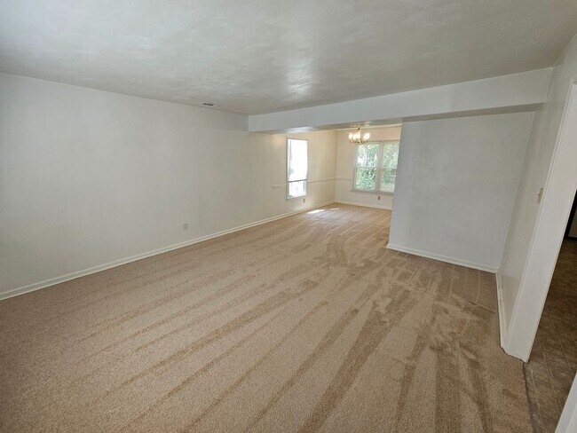 Building Photo - Lynbrook Landing