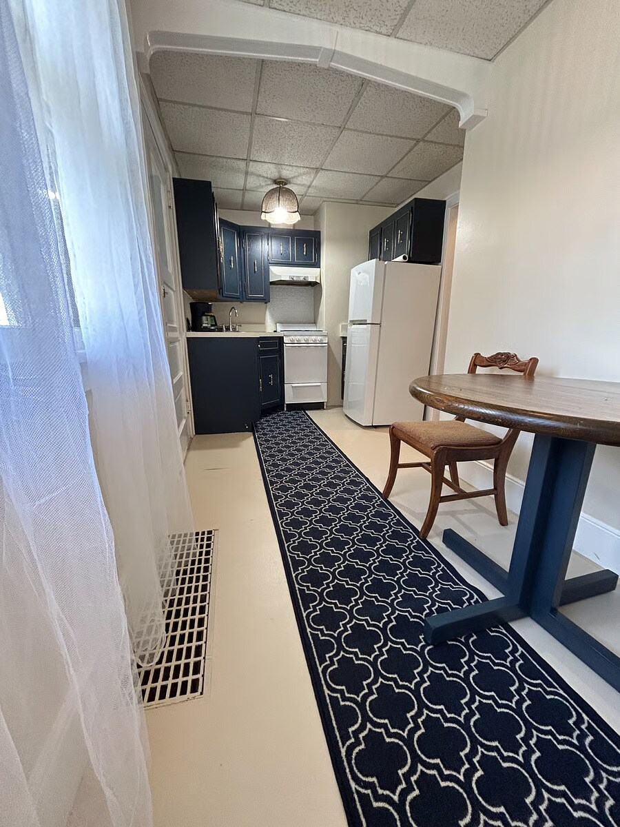 Building Photo - 2508 33rd Ave S