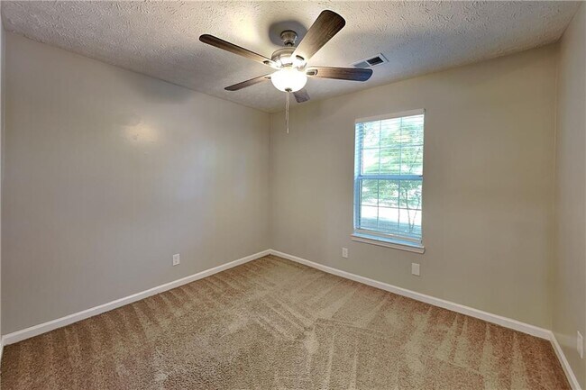 Building Photo - 628 Bluff Dr