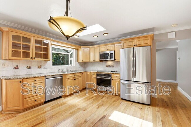 Building Photo - 18 Van Gordon Pl