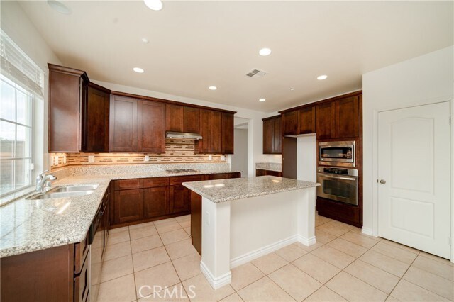 Building Photo - 15929 San Leandro Dr