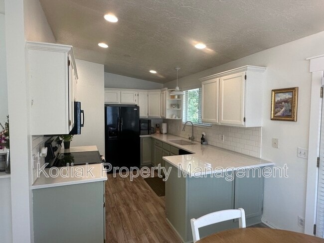 Building Photo - 1214 Cannon Dr