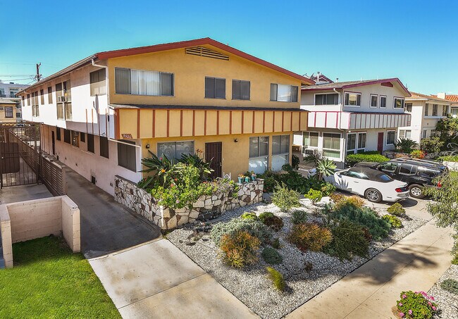 Building Photo - 8526 Saturn St