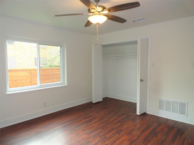 Building Photo - 2528 Avenue K