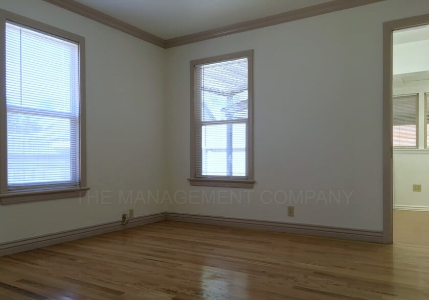 Building Photo - 576 Addison Ave W