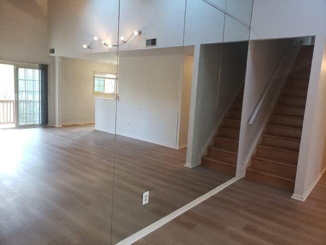 Building Photo - 369 Green Meadow Ln