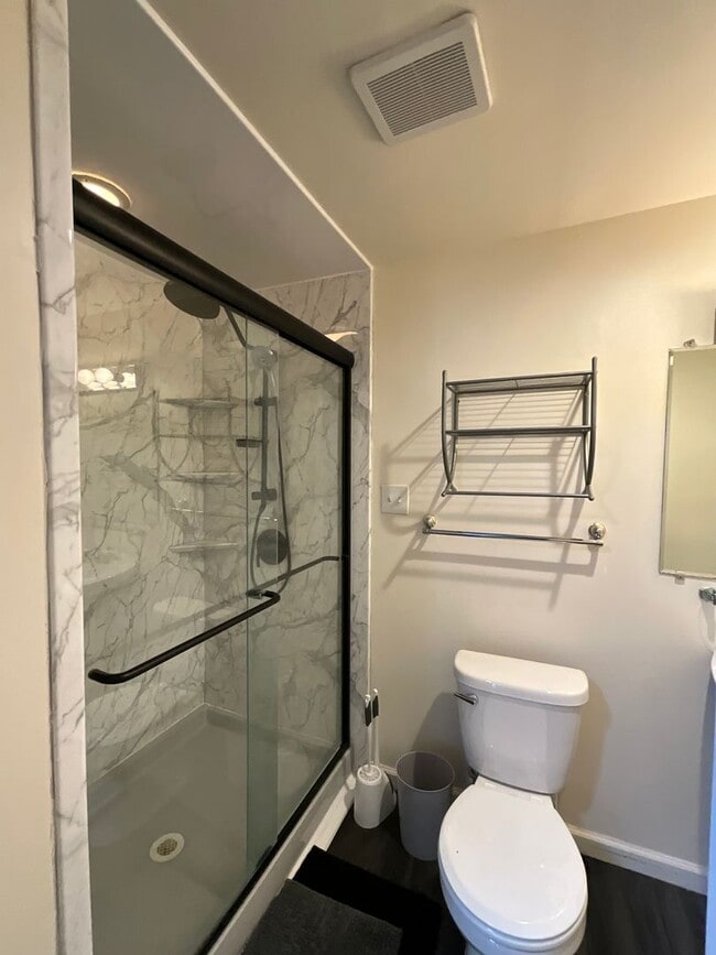 Building Photo - Beautiful 2BR 2BA 3 level townhome located in the Bowling Brook Farms Community