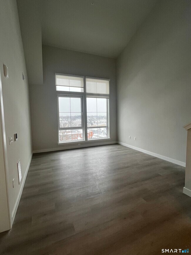 Building Photo - 467 West Ave