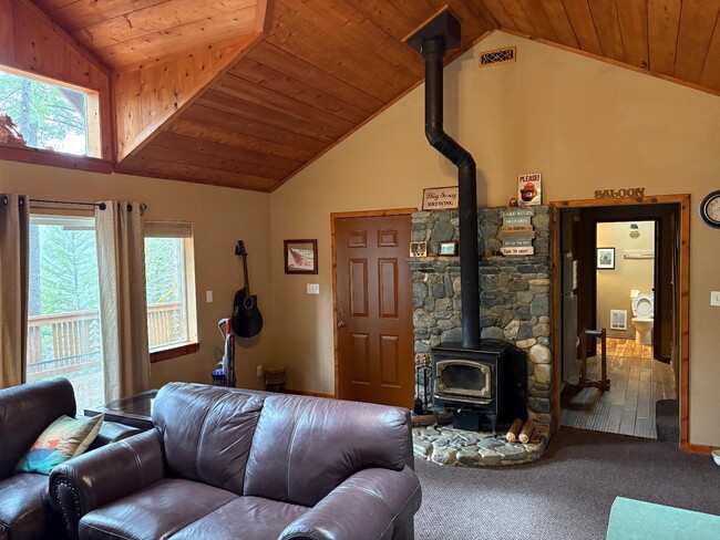 Building Photo - 480 Rattlesnake Wy