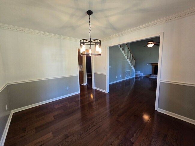 Building Photo - MOVE-IN SPECIAL!! $250 OFF First Month