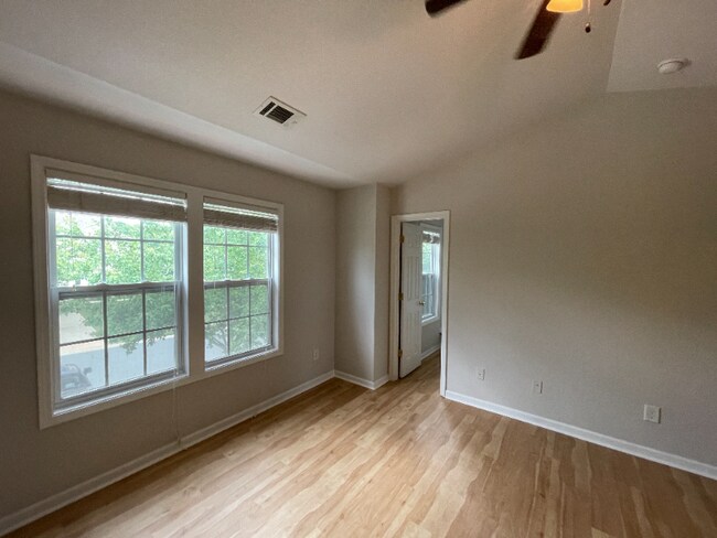 Building Photo - 2469 Redmayne Ln
