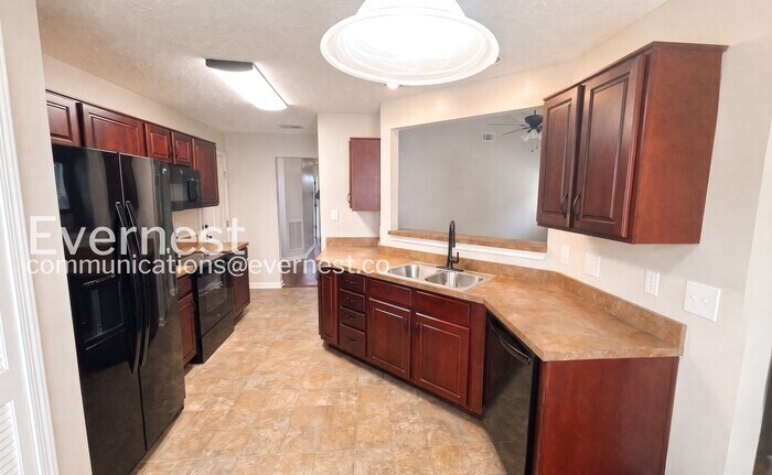 Building Photo - 2137 Maynard Ct