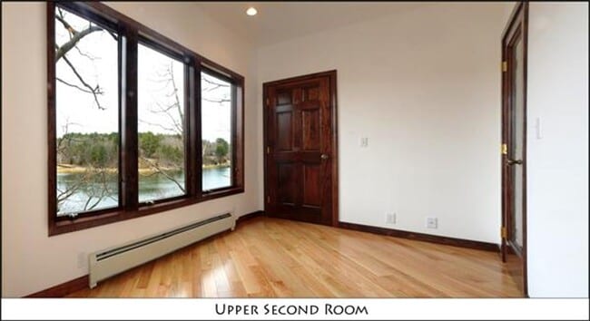 Building Photo - Year-Round Riverfront Home in Gloucester (Pet-Friendly)