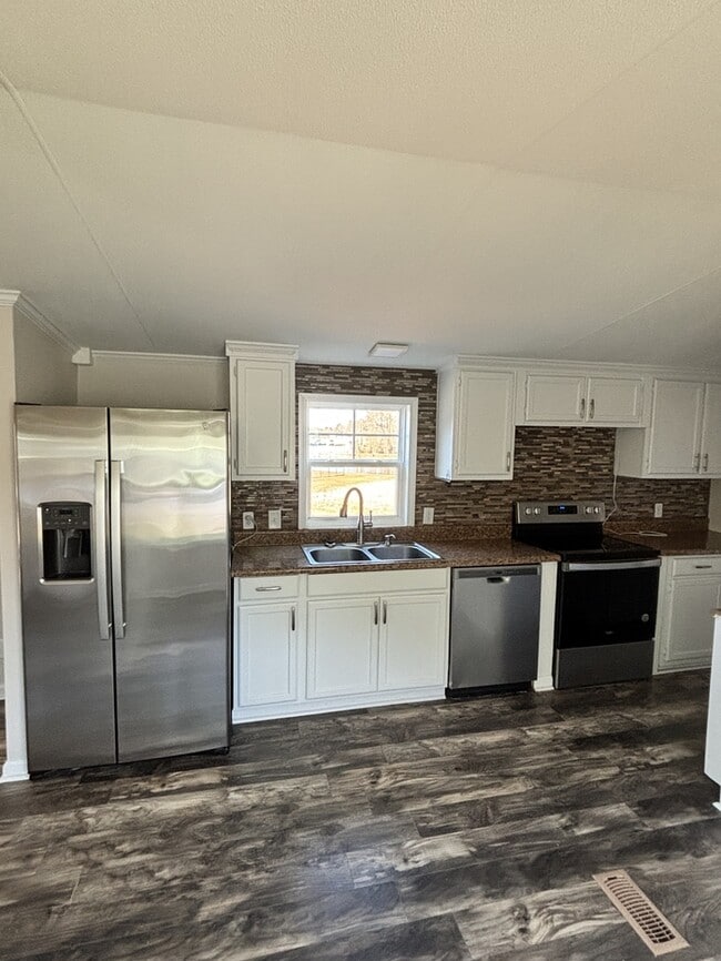 Building Photo - 828 Woodall Dairy Rd