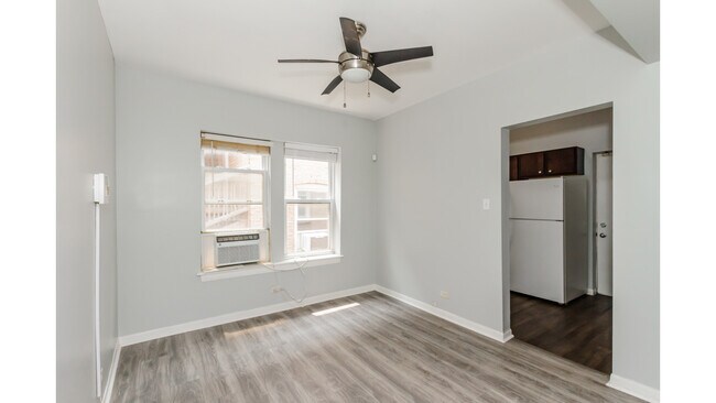 Building Photo - 2408 N Kilbourn Ave