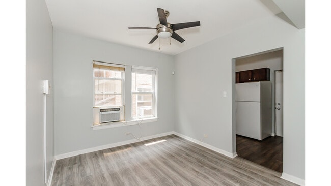 Building Photo - 2414 N Kilbourn Ave