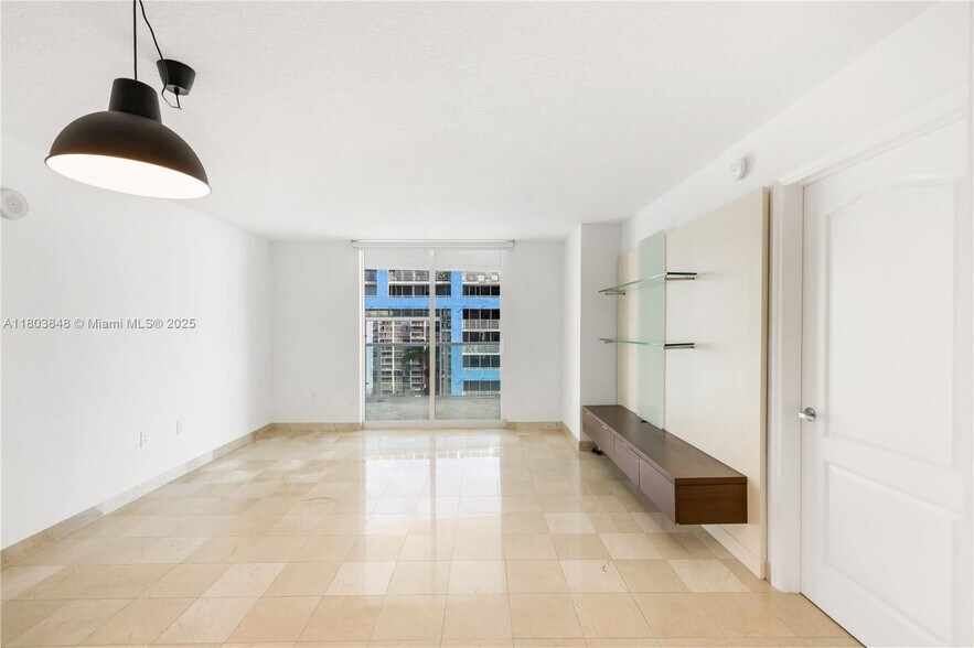 Building Photo - 2101 Brickell Ave